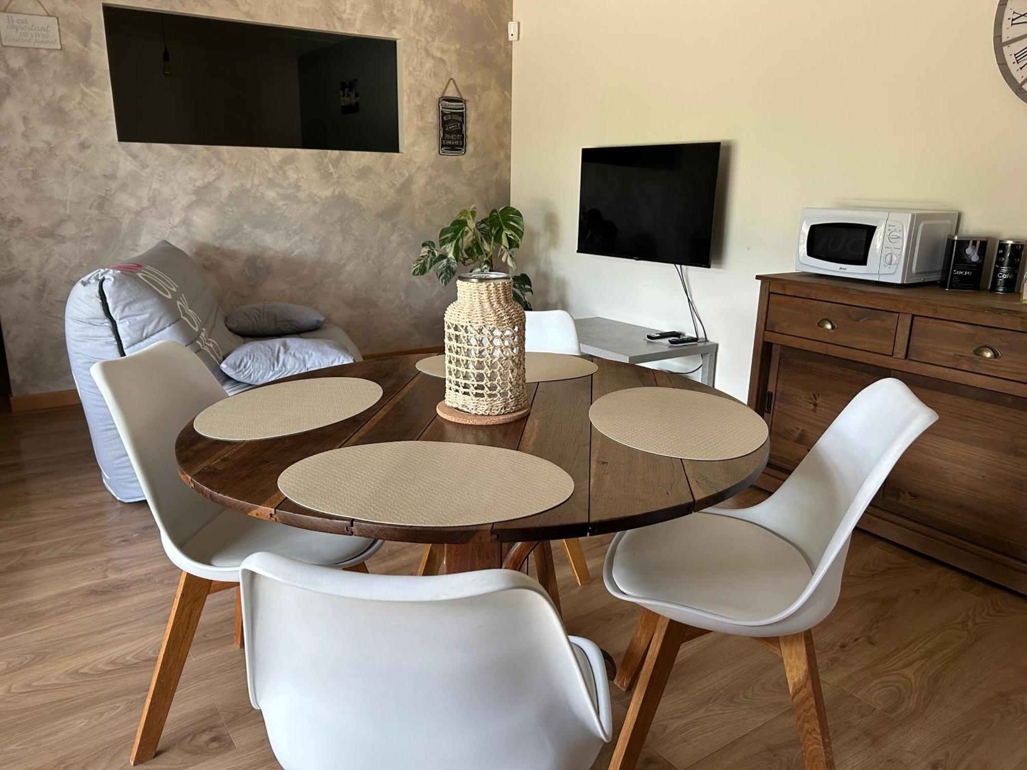 Ferienwohnung Au Coeur Des Bois Saint-Germain-du-Salembre Exterior foto